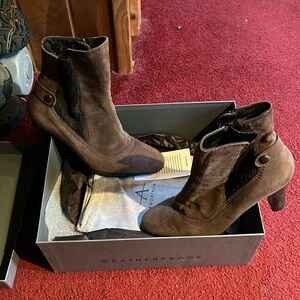 Beautiful hardly worn Aquatalia  tan 3 inch heel. Also have bag for full price.